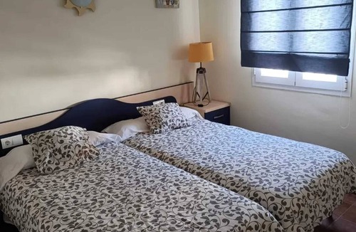 Benalmadena Costa Ski Chalet | Homerez - Chalet for 5 ppl. with sea view, garden and balcony at Benalmádena