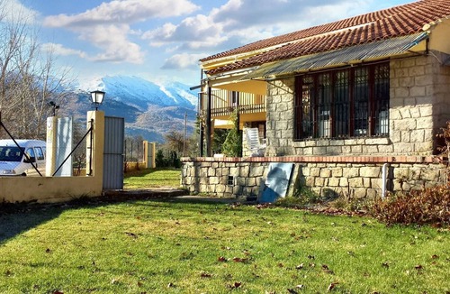 Navaluenga House | Homerez - Spacious house in Navaluenga with lake view