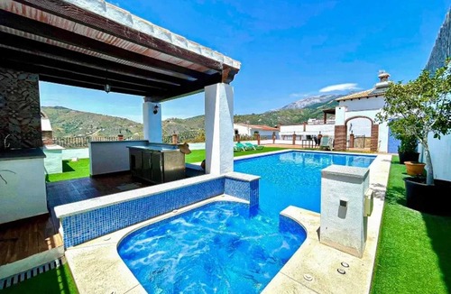 Canillas de Albaida Villa | Homerez - Villa in Canillas de Albaida