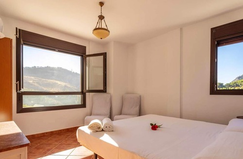 Conchar Villa | Homerez - Villa for 14 ppl. with swimming-pool, garden and terrace at Cónchar