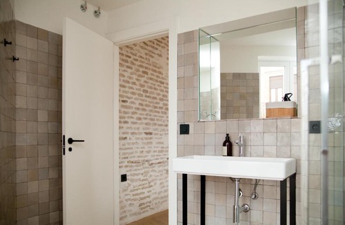 El Arenal Apartment | Homey Seville Top Notch Arfe III Apartment Near Cathedral 8 people