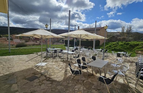 Peralejos de las Truchas Hostel | Hostal Altajo con Restaurante, Naturaleza & Descanso en el Alto Tajo