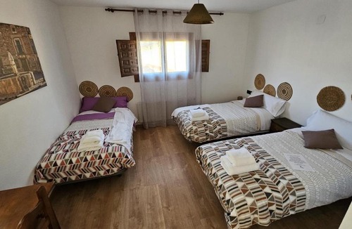 Peralejos de las Truchas Hostel | Hostal Altajo con Restaurante, Naturaleza & Descanso en el Alto Tajo