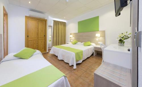 Sant Antoni de Portmany House | Hostal Adelino