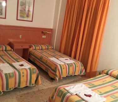 Santo Domingo House | Hostal Carlos III