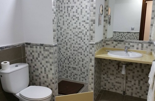 Bollullos Par del Condado Hostel | Hostal Restaurante el Lirio