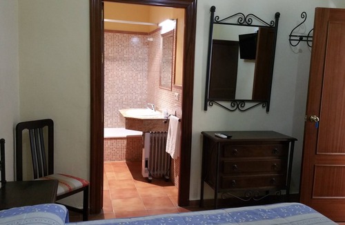 Bollullos Par del Condado Hostel | Hostal Restaurante el Lirio