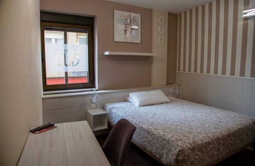 Centro Apartment | Hostal Gud: Double Room.