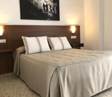 Ardales House | Hostal Restaurante El Cruce