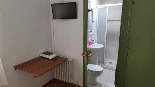 Cistierna House | Hostal Restaurante Moderno