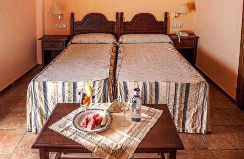 Fuensanta Hotel | Hotel Asador Albenzaire