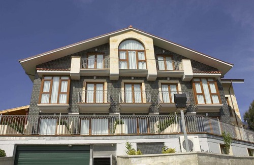 San Vicente de la Barquera Hotel | Hotel Azul de Galimar