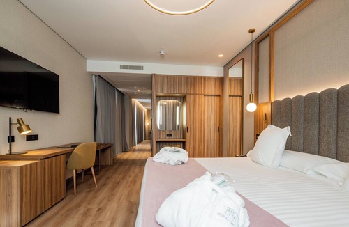San Bernardo Hotel | Hotel Giralda Center