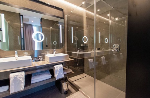 San Bernardo Hotel | Hotel Giralda Center