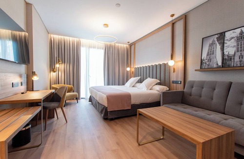 San Bernardo Hotel | Hotel Giralda Center