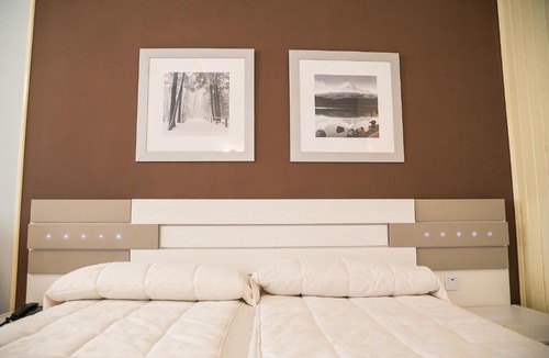 Dosbarrios Hotel | Hotel Los Arcos