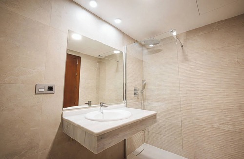 Peligros Hotel | HOTEL NOGAL