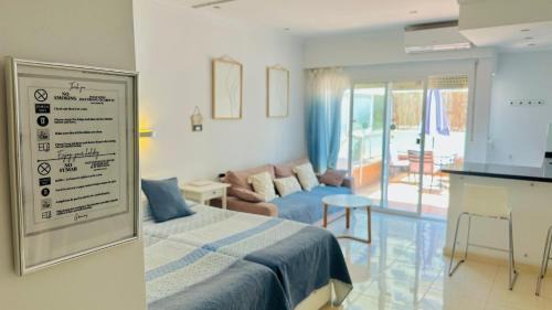 Fuengirola City Centre Apartment | Hotel PYR, Spacious Studio with a Big Terrace