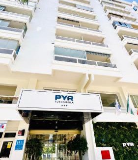 Fuengirola City Centre Apartment | Hotel PYR, Spacious Studio with a Big Terrace