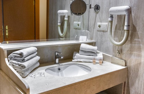 Centro - Sagrario Hotel | Hotel Reina Cristina
