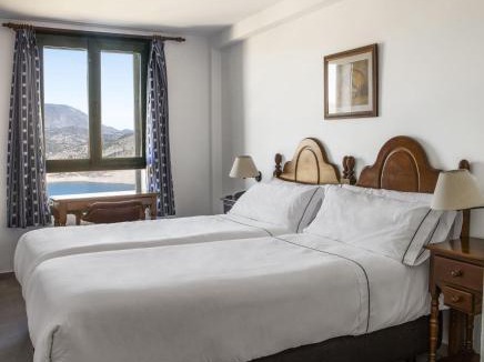 Zahara de la Sierra Hotel | Hotel Tugasa Arco de la Villa