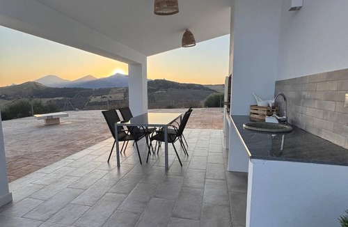 Antequera Cottage | HOUSE ANA MARIA DISCONNECTION IN THE MOUNTAIN WITH INCREDIBLE VIEWS. PRIVATE SWIMMING POOL.