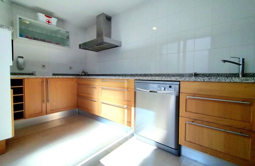 Armilla House | HOUSE closed to EVERYWHERE, METRO STOP, PARKING AT DOOR, ALL SERVICES & CONFORT