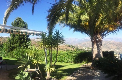 Sayalonga House | House in Sayalonga with Beautiful Garden