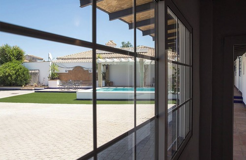 Aznalcazar House | House with a pool, 25 minutes from Seville, 3 suites, spacious outdoor area.