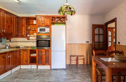Durcal Villa | House with barbecue and pool