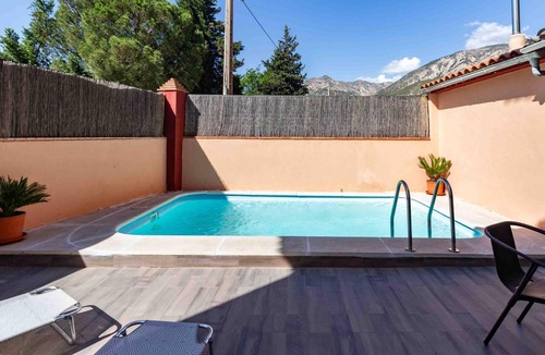 Durcal Villa | House with barbecue and pool