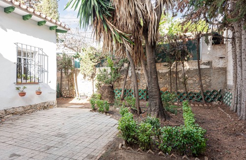 Pedregalejo House | House with garden in residential area