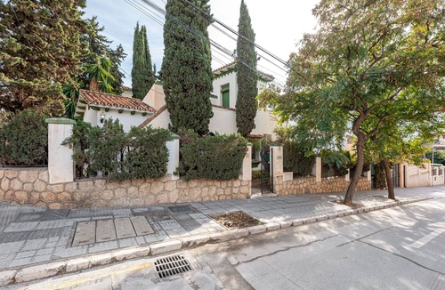 Pedregalejo House | House with garden in residential area