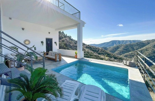 Malaga-Este House | House with panoramic views and pool in Málaga