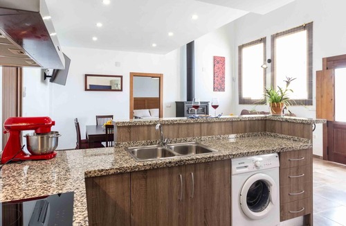Durcal Cottage | House with swimming pool, wifi and barbecue