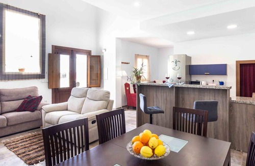 Durcal Cottage | House with swimming pool, wifi and barbecue