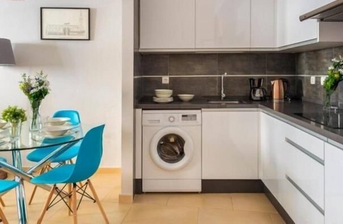 San Julian Apartment | -HSH Suites Metropol- Metropol Apartment in San Julian with garage