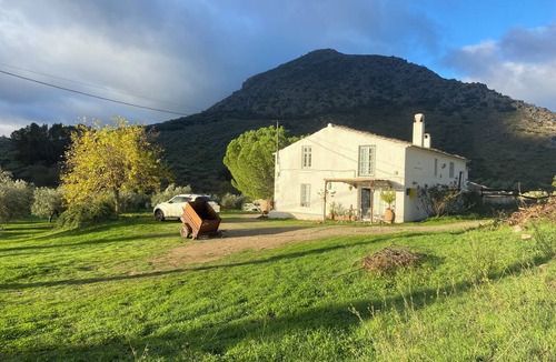 Priego de Cordoba Cottage | Huerta los Villares House. Renovated rural house with fireplace