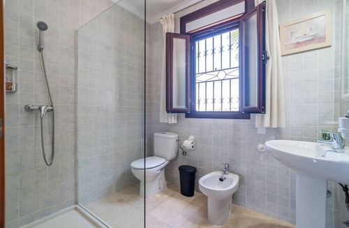 Carcabuey House | Ideal Para Conocer Andalucía, Granada, Córdoba, Málaga, con Gran Piscina, BBQ