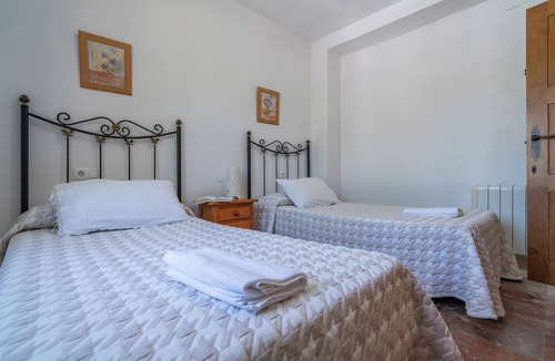 Carcabuey House | Ideal Para Conocer Andalucía, Granada, Córdoba, Málaga, con Gran Piscina, BBQ