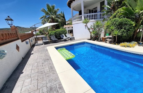 Mondron Villa | Immaculate 2 Bedroom 2 Bathroom Villa Private heated pool for 4 (Max 5)
