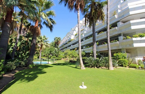 Marbella Seafront Promenade Apartment | In one of the best positions of the entire coast, stunning views