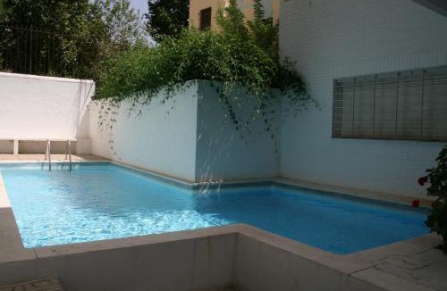 Cervantes Apartment | Increíble piso céntrico con parking y piscina, ideal para familias!