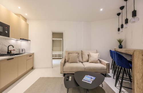 Las Acacias Apartment | Incredible renovated designer apartment 5ºI-D