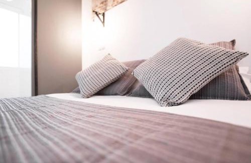 Embajadores Apartment | INTIMATE AND ARTISTIC FLAT WIFI PUERTA DEL SOL