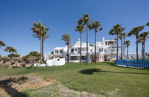 Chipiona Apartment | Isla Verde 2: Seaside Retreat Amid Green Surroundings