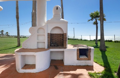 Chipiona Apartment | Isla Verde 6: Charming Room Steps from Chipiona