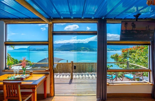Cambaquara Apartment | Italian-style panoramic penthouse suite with sea and mountain views, 12 minutes from the beach. Pets are welcome!