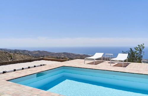 Sayalonga Villa | KABANNE - Spectacular sea and mountain views, private (heated) pool, air conditioning