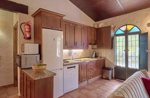 Hornachuelos House | La Alcaidía Country House with Pool, BBQ, Mountain Views and Wi-Fi in Natural Park